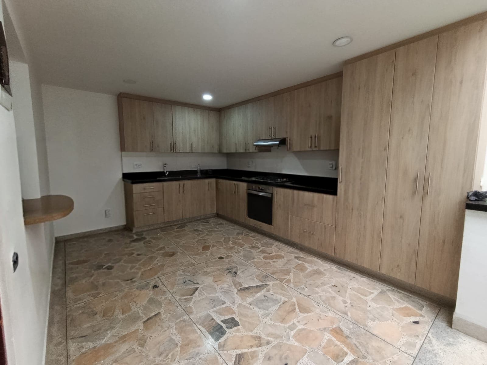 Casa Comercial en arriendo en La Castellana, Laureles, Medellín — foto 1 de 20
