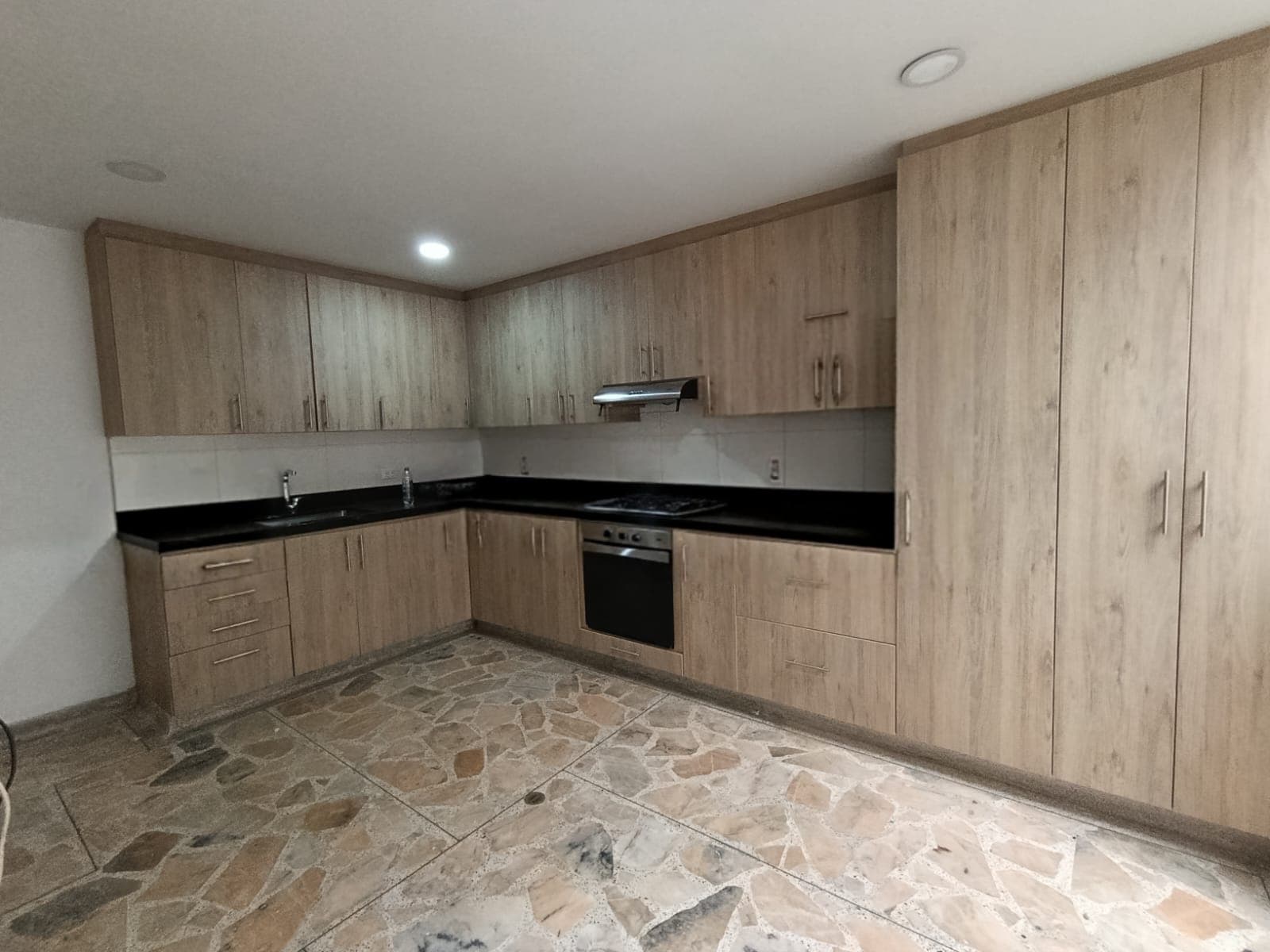Casa Comercial en arriendo en La Castellana, Laureles, Medellín — foto 2 de 20