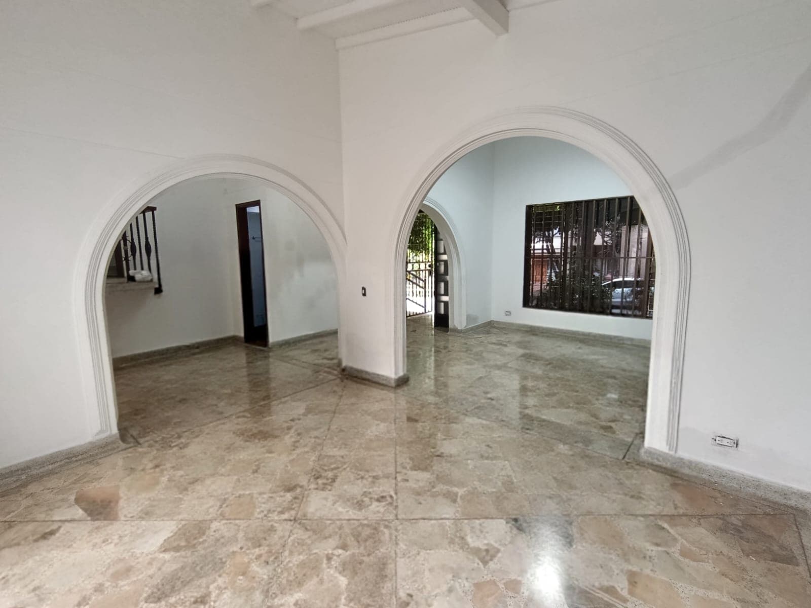Casa Comercial en arriendo en La Castellana, Laureles, Medellín — foto 3 de 20