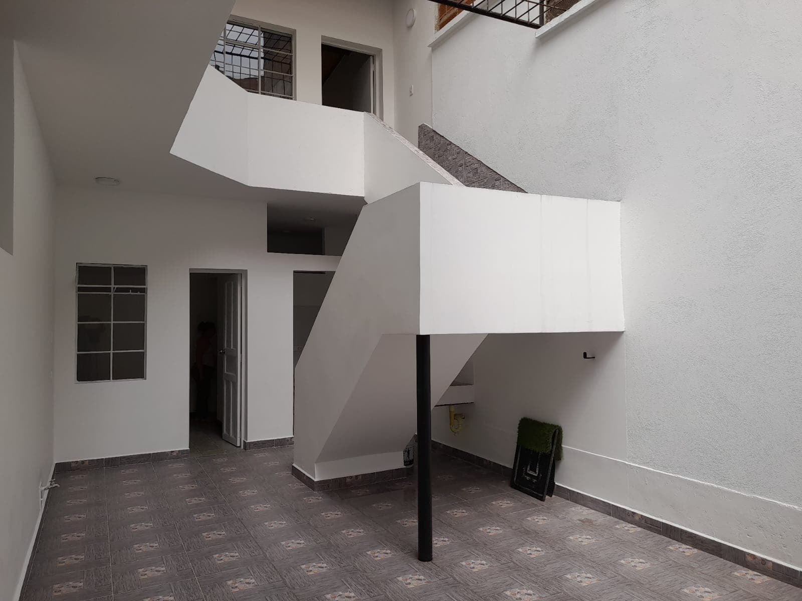 Casa Comercial en arriendo en Laureles, Medellín — foto 2 de 20