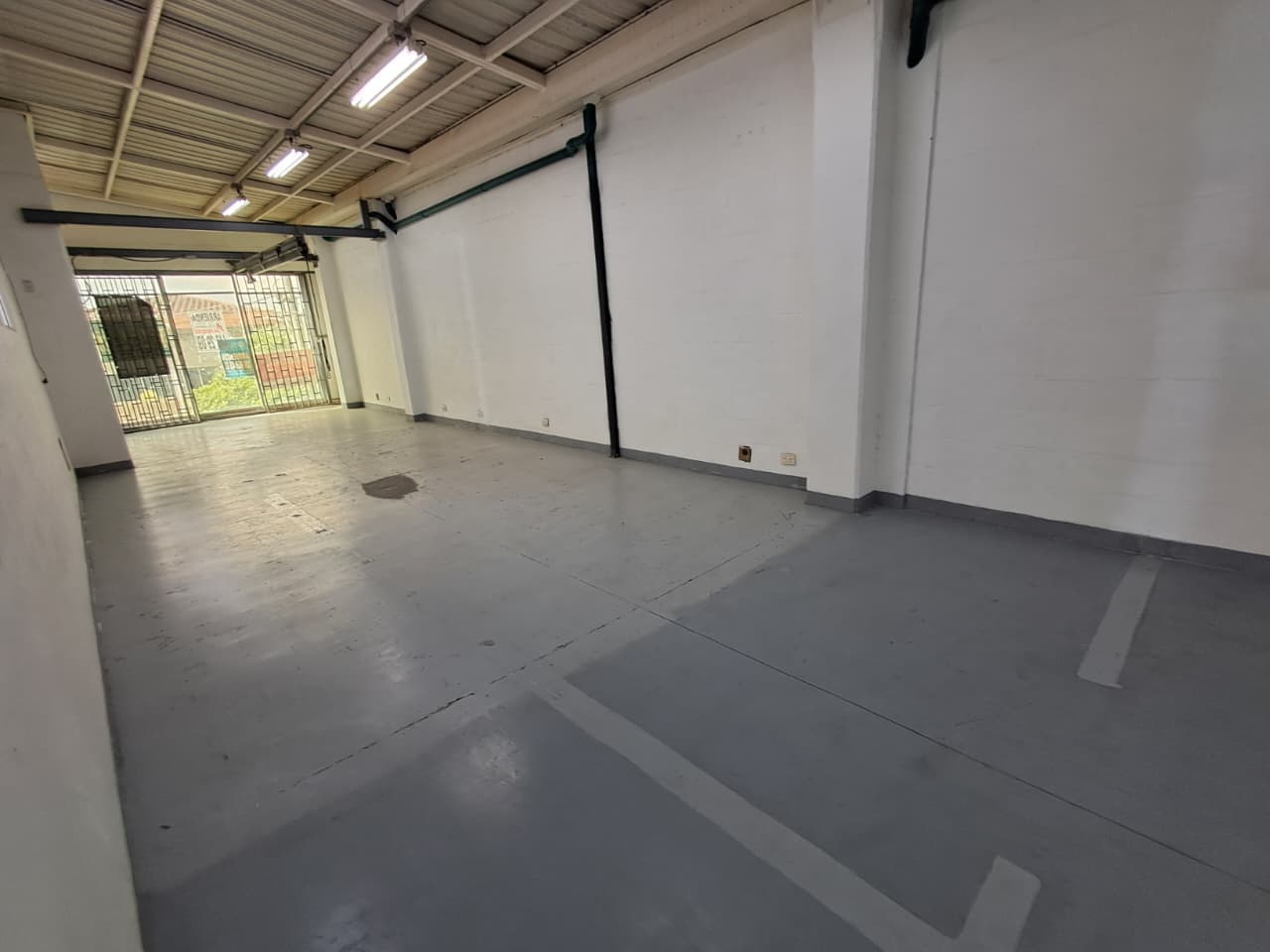 Bodega en arriendo en Guayabal, Medellín — foto 1 de 12