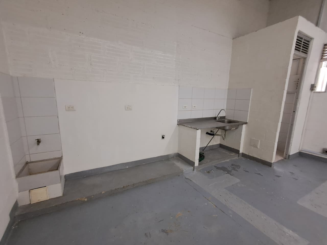 Bodega en arriendo en Guayabal, Medellín — foto 5 de 12