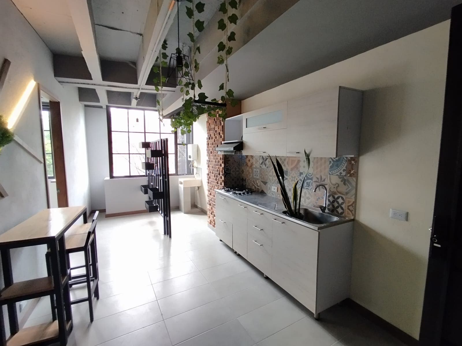 Apartaestudio en arriendo en Florida Nueva, Laureles, Medellín — foto 1 de 8