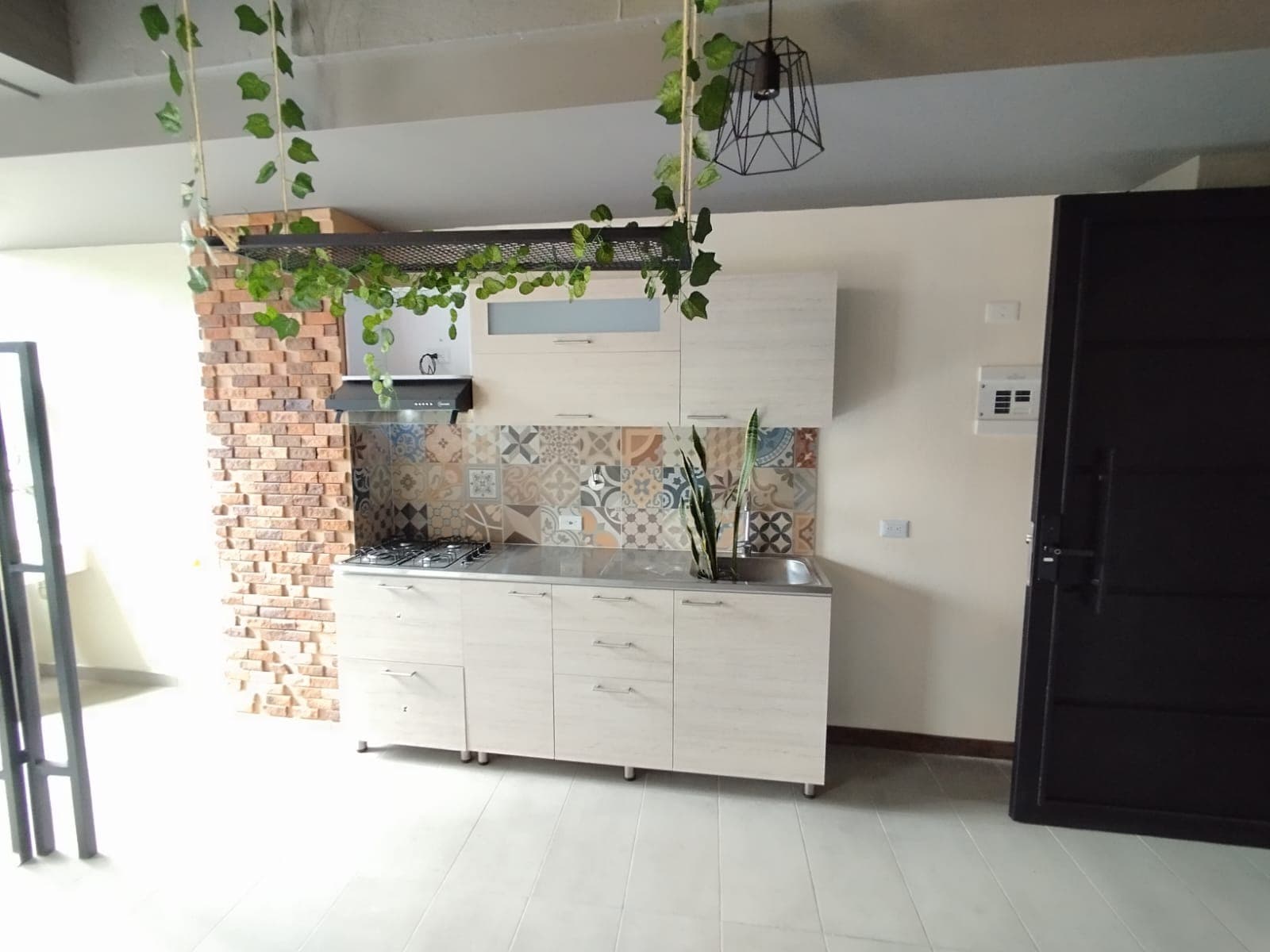 Apartaestudio en arriendo en Florida Nueva, Laureles, Medellín — foto 2 de 8