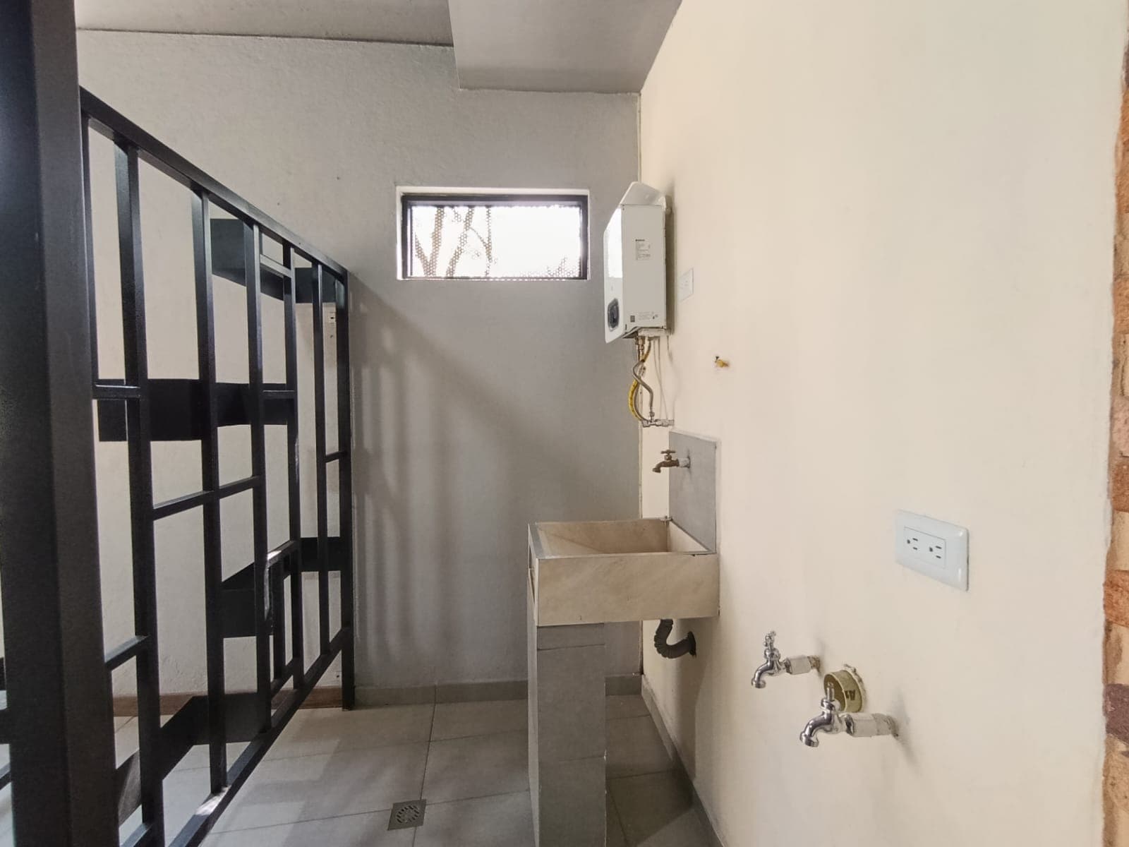 Apartaestudio en arriendo en Florida Nueva, Laureles, Medellín — foto 5 de 8
