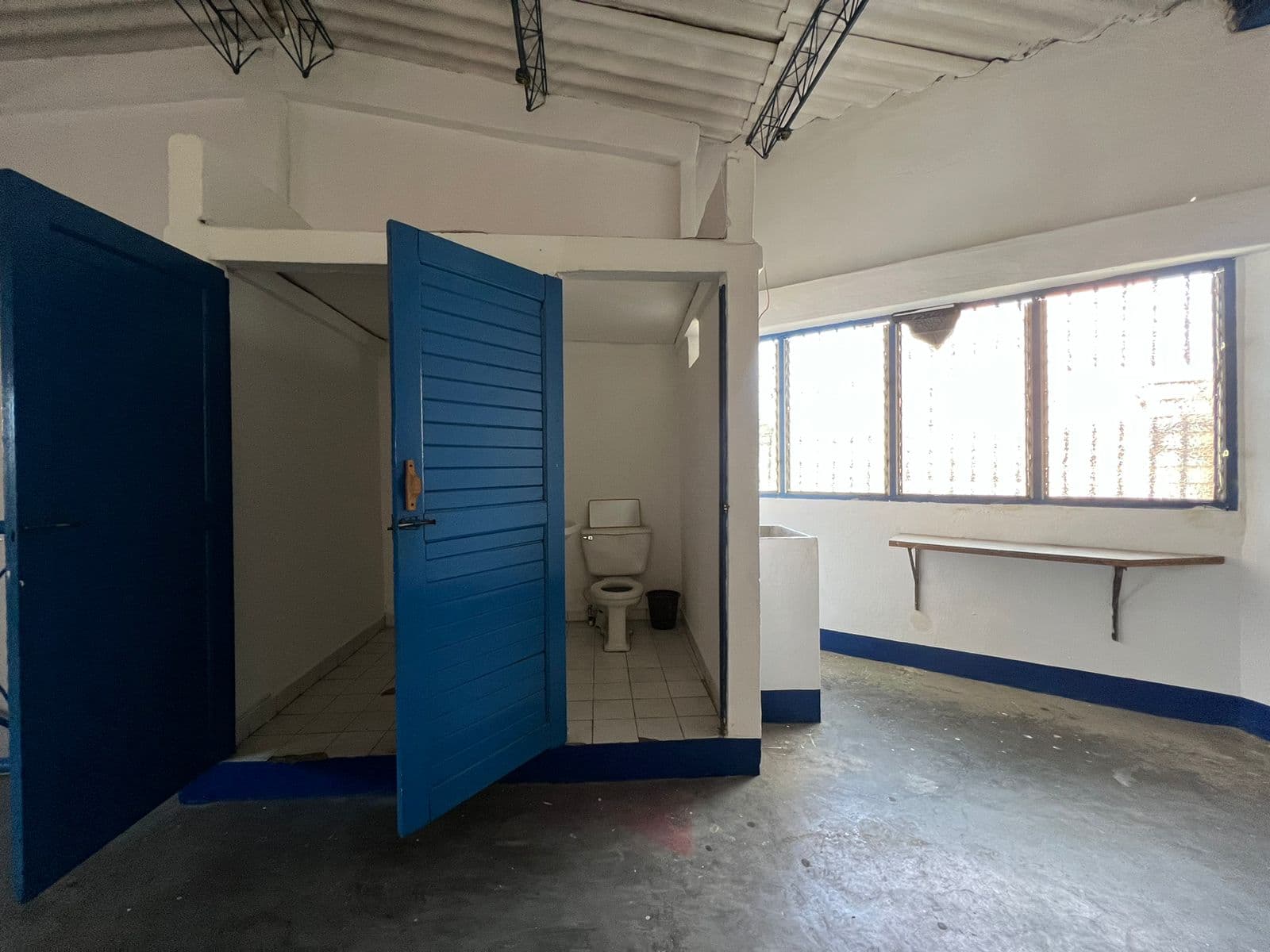 Bodega en arriendo en La America, Medellín — foto 2 de 10