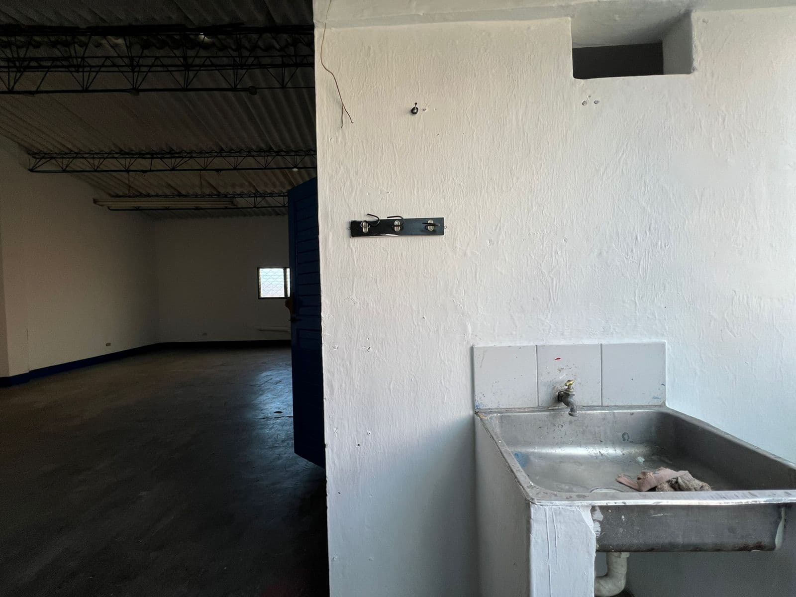 Bodega en arriendo en La America, Medellín — foto 4 de 10
