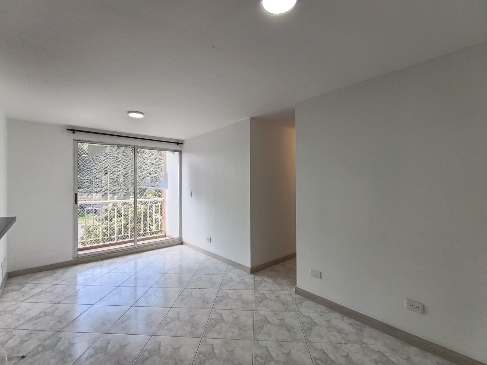 Apartamento en arriendo en Castropol, El Poblado, Medellín — foto 3 de 13