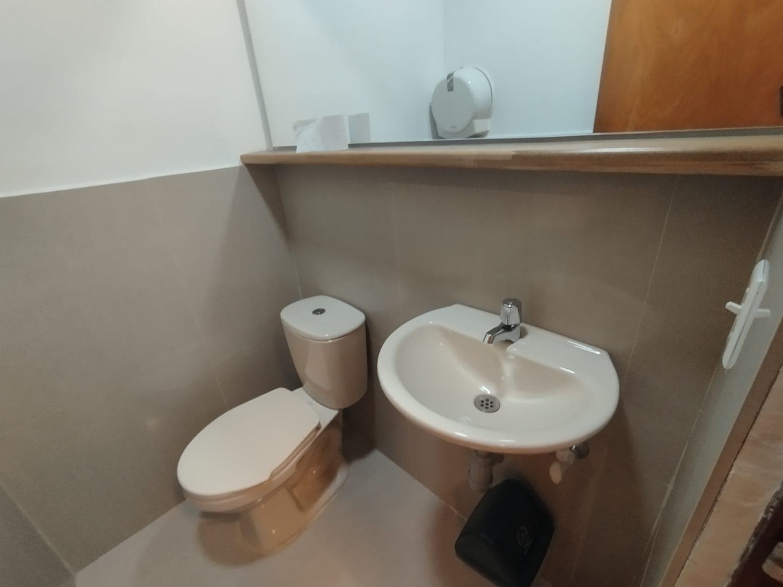 Local en arriendo en La Candelaria, Centro, Medellín — foto 4 de 11