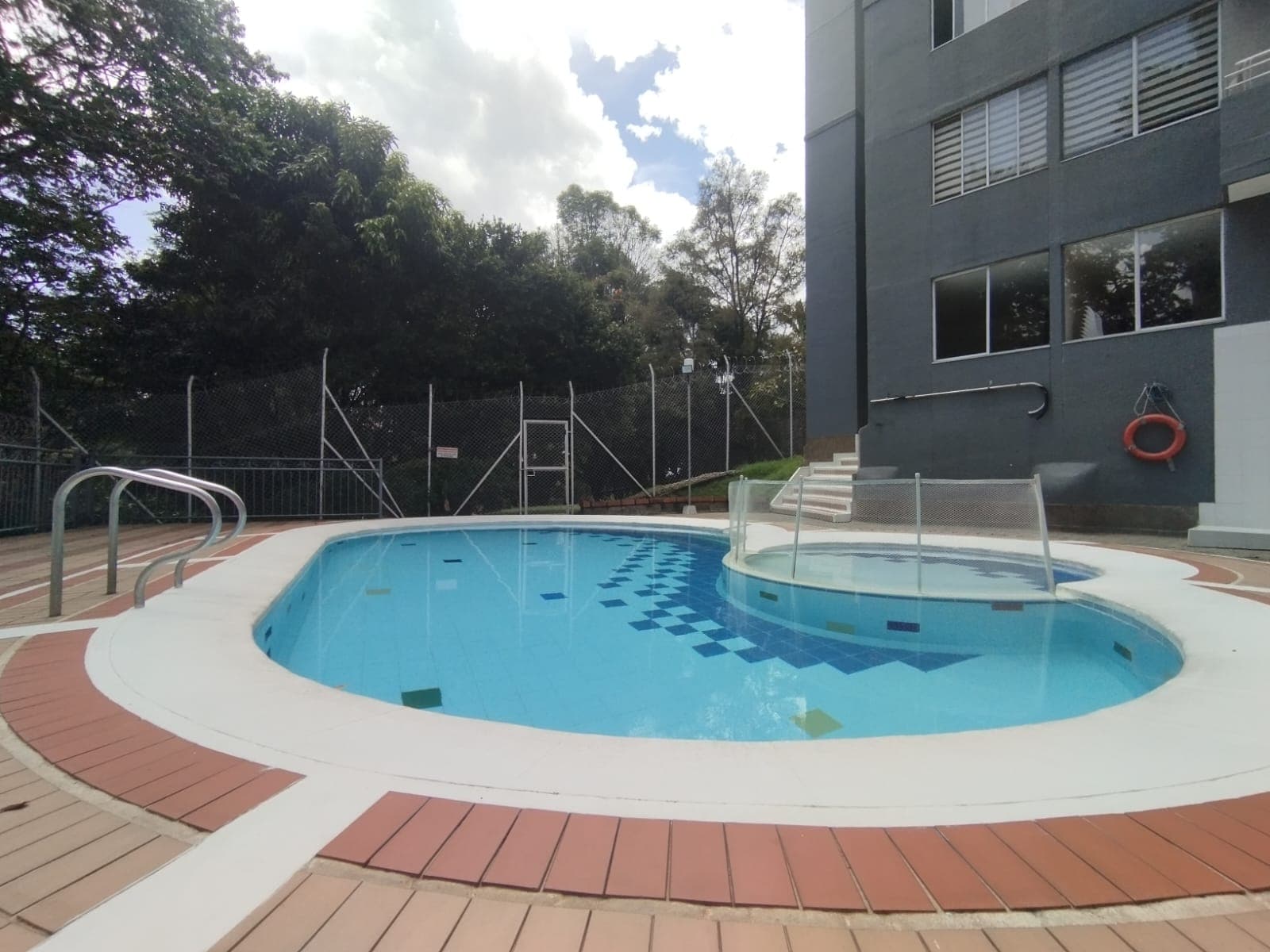 Apartamento en arriendo en La Loma De Los Bernal, Belen, Medellín — foto 1 de 20