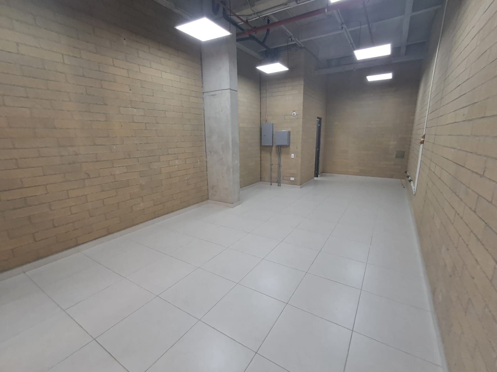 Local en arriendo en Aguacatala, El Poblado, Medellín — foto 2 de 8