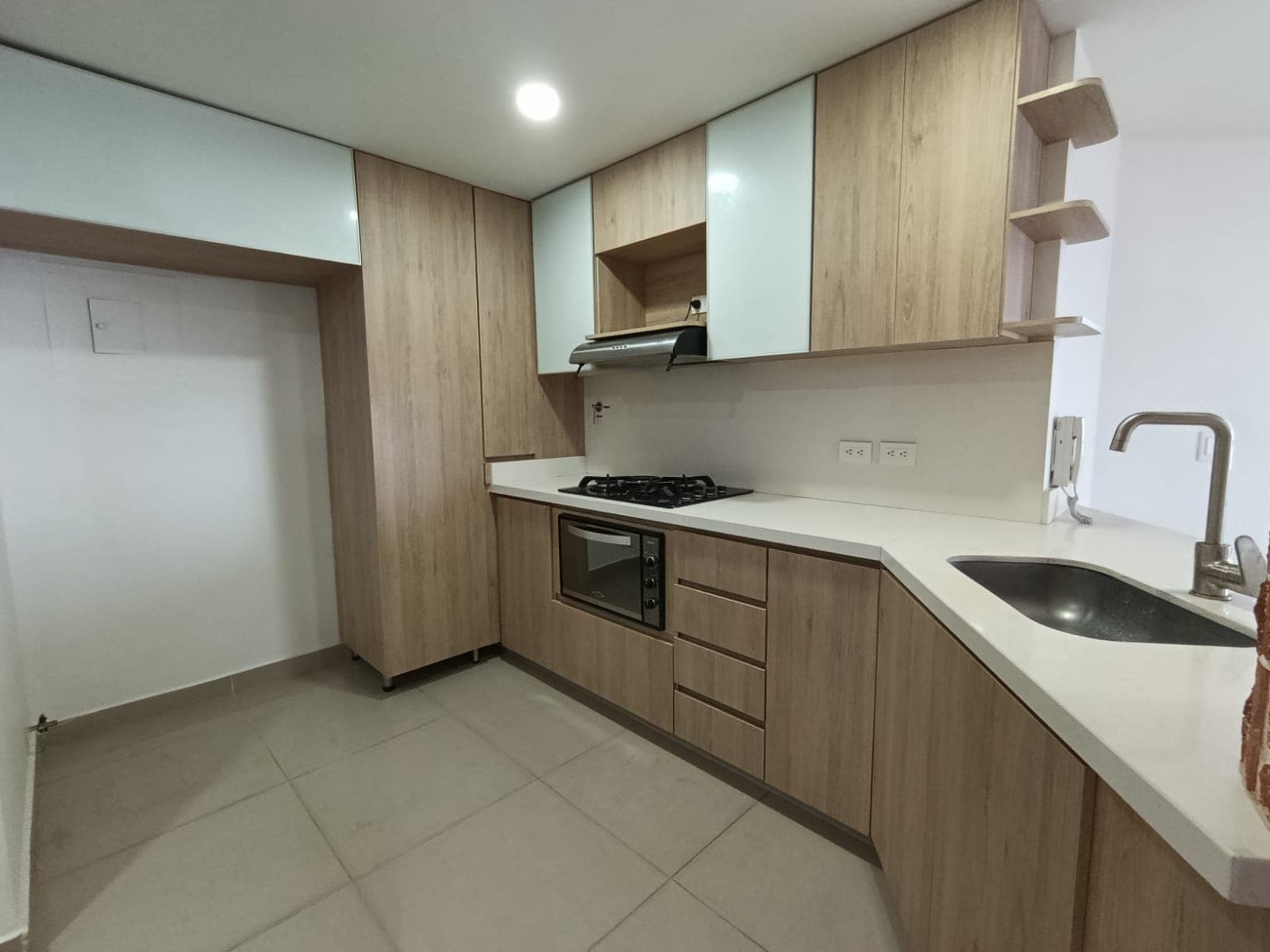 Apartamento en arriendo en El Tesoro, El Poblado, Medellín — foto 5 de 19