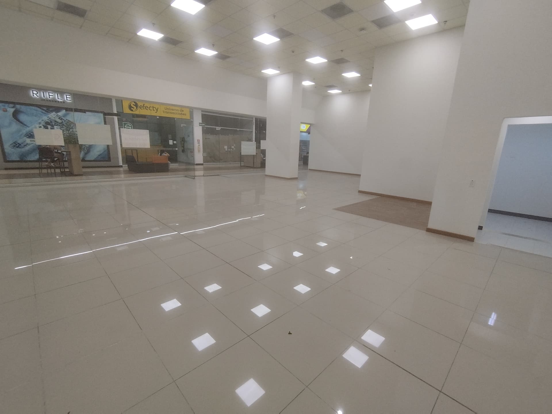 Local en arriendo en Loma Del Escobero, Envigado — foto 1 de 16