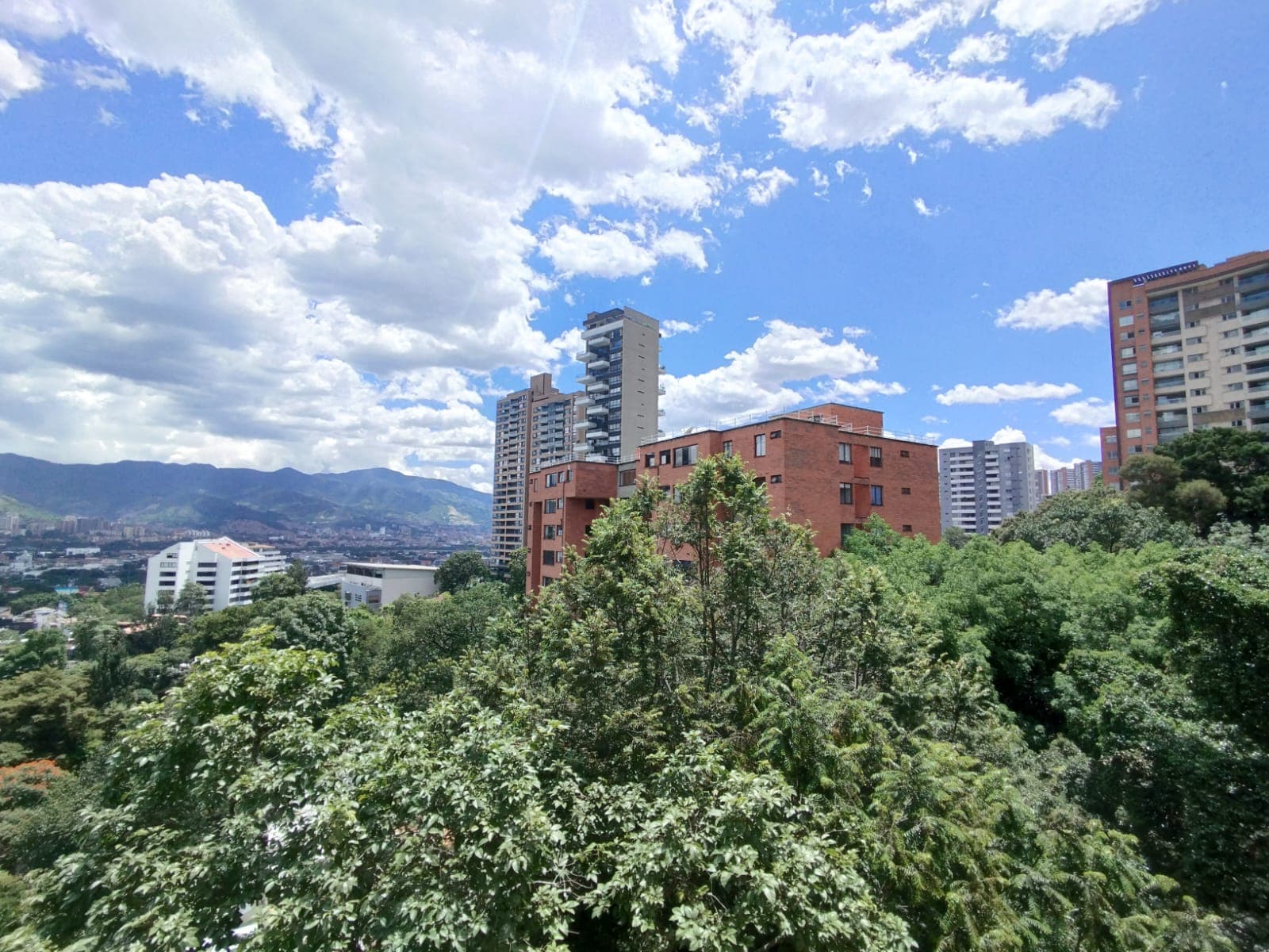 Apartamento en arriendo en El Poblado, Medellín — foto 2 de 20