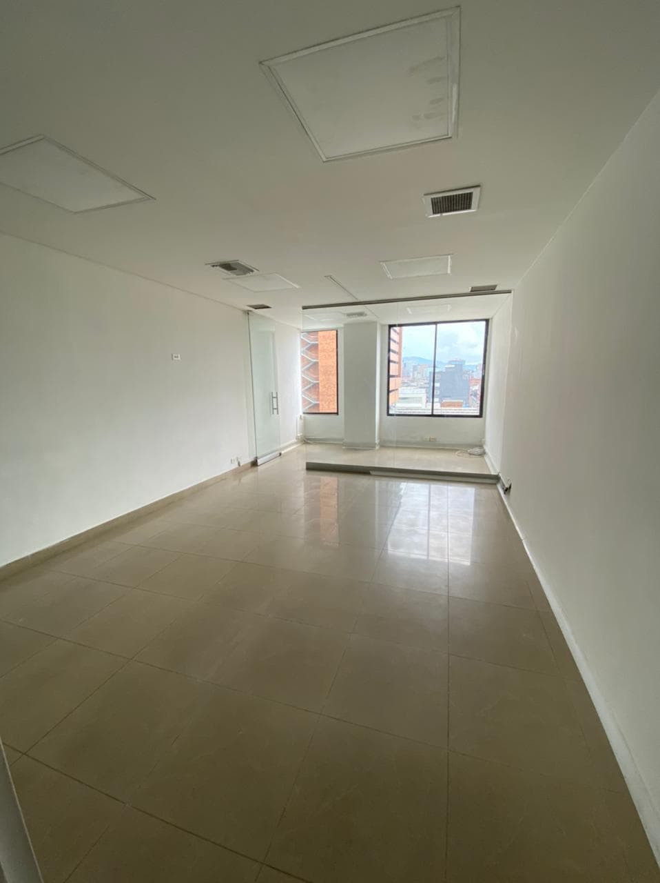 Oficina en arriendo en San Diego, El Poblado, Medellín — foto 2 de 7
