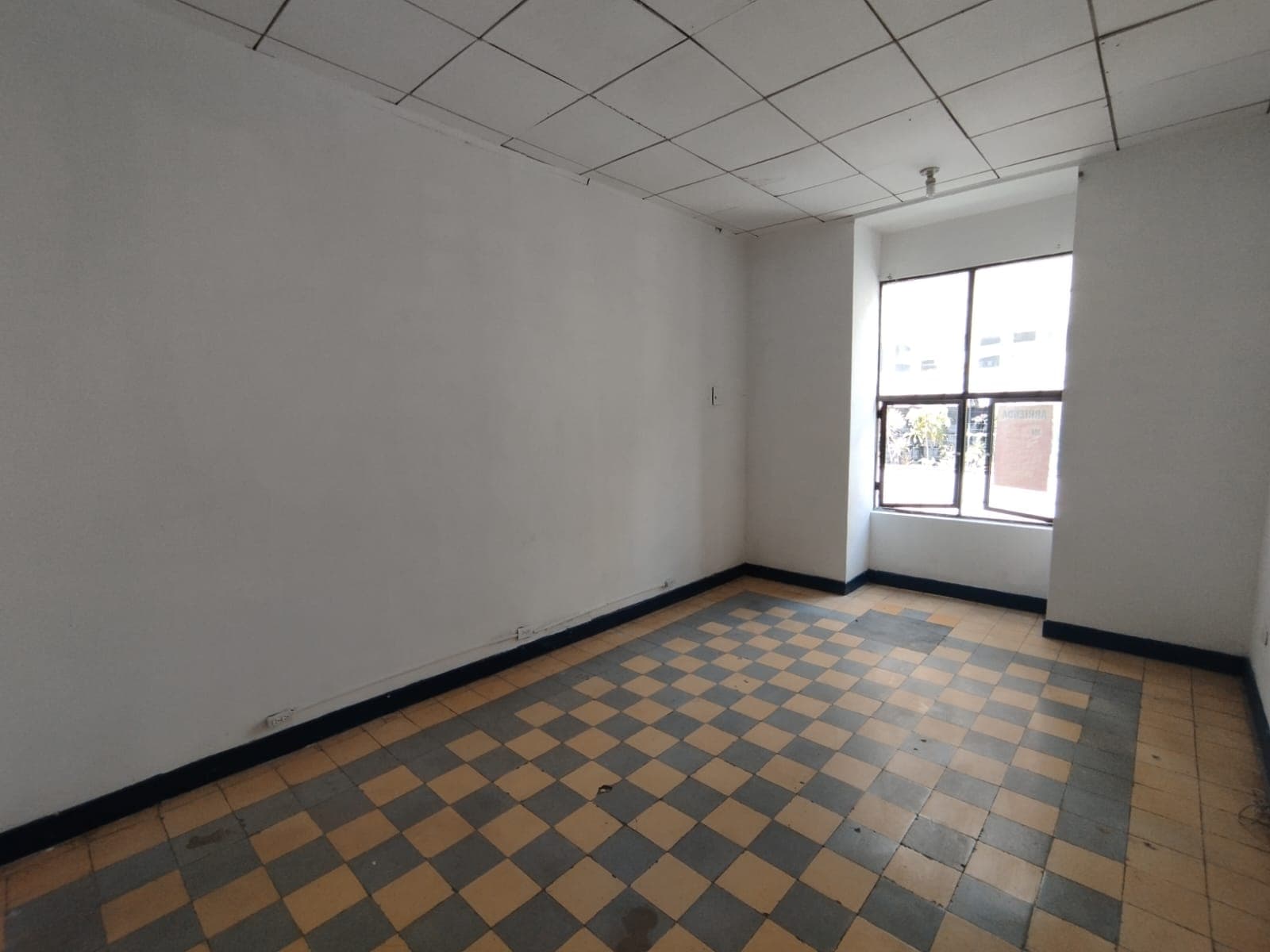 Oficina en arriendo en La Candelaria, Centro, Medellín — foto 1 de 10