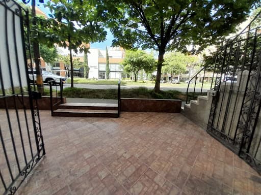 Local en arriendo en Laureles, Medellín — foto 1 de 19