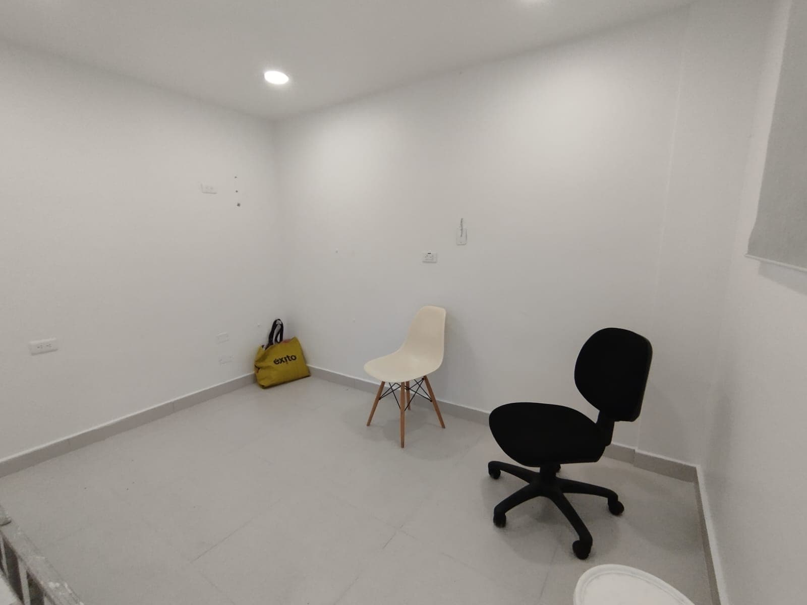Oficina en arriendo en Laureles, Medellín — foto 3 de 11