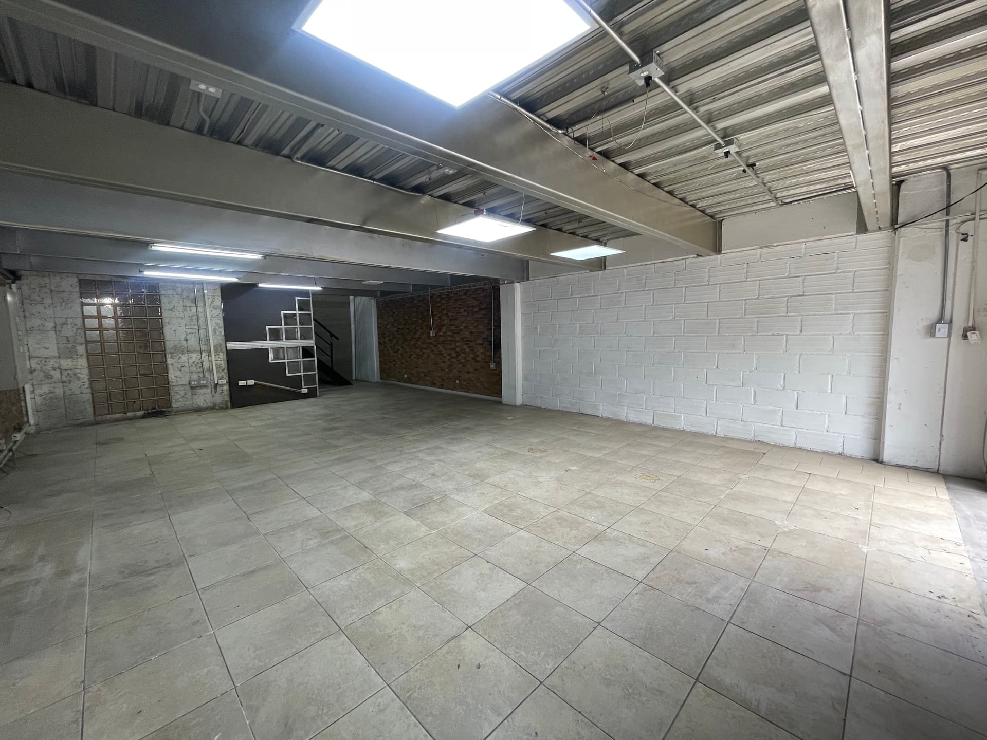 Local en arriendo en Trinidad, Guayabal, Medellín — foto 1 de 9