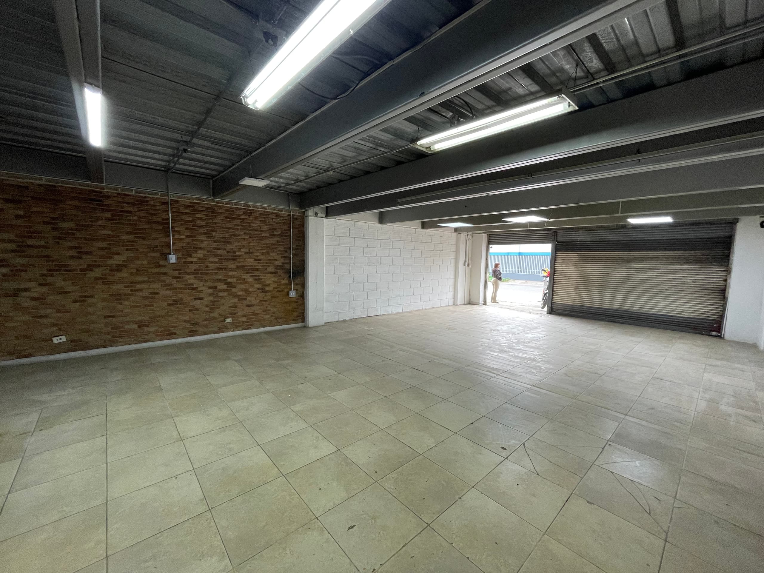 Local en arriendo en Trinidad, Guayabal, Medellín — foto 3 de 9