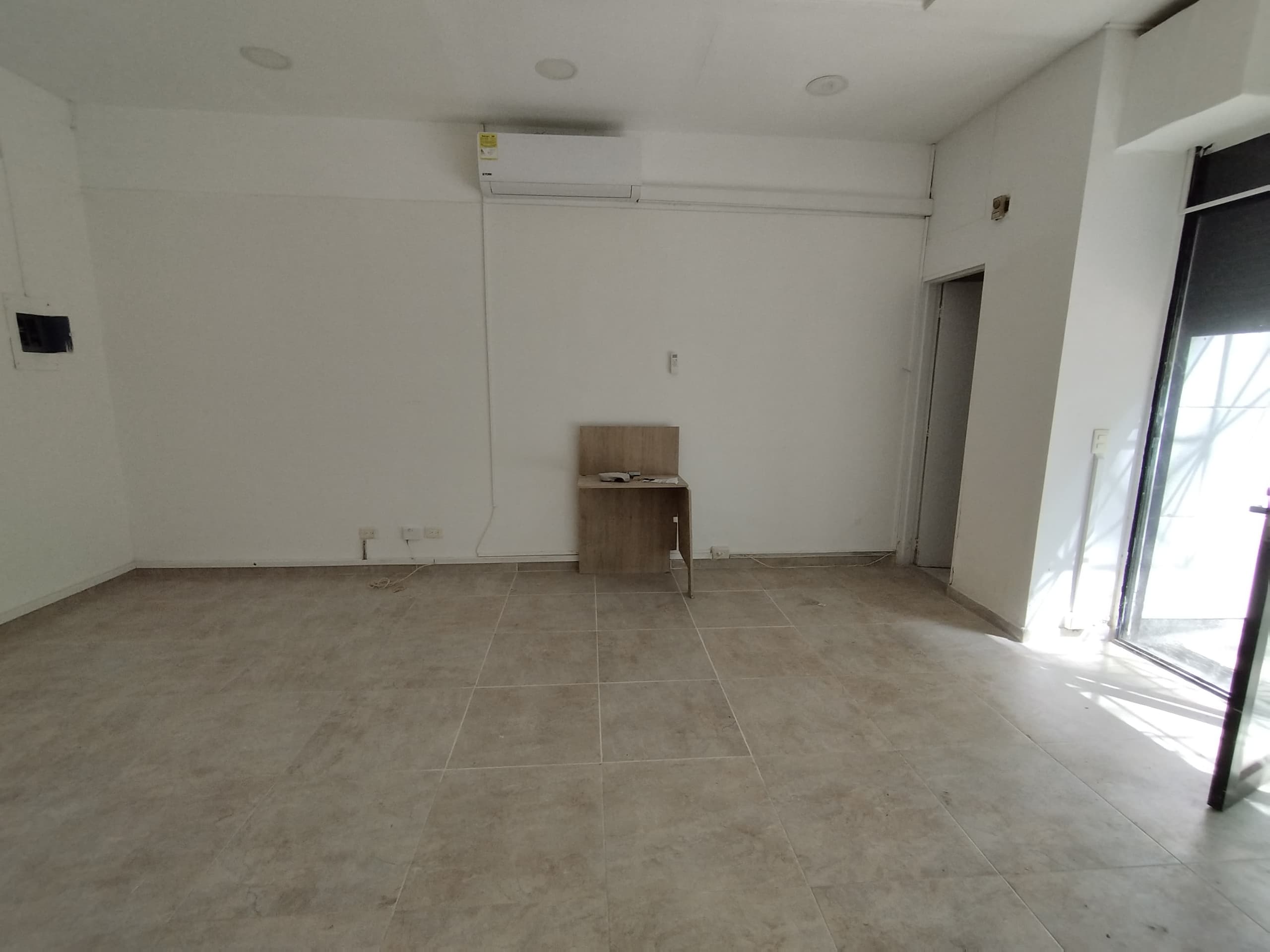 Local en arriendo en Medellín — foto 2 de 7