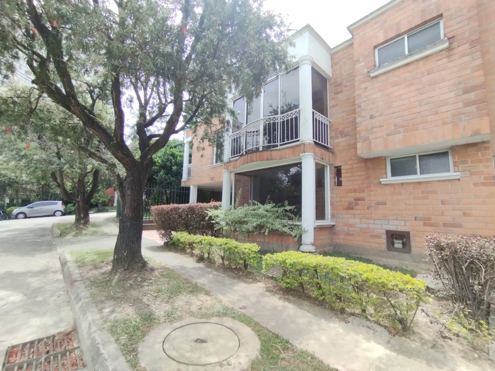 Casa Vivienda en arriendo en Los Balsos, El Poblado, Medellín — foto 1 de 20