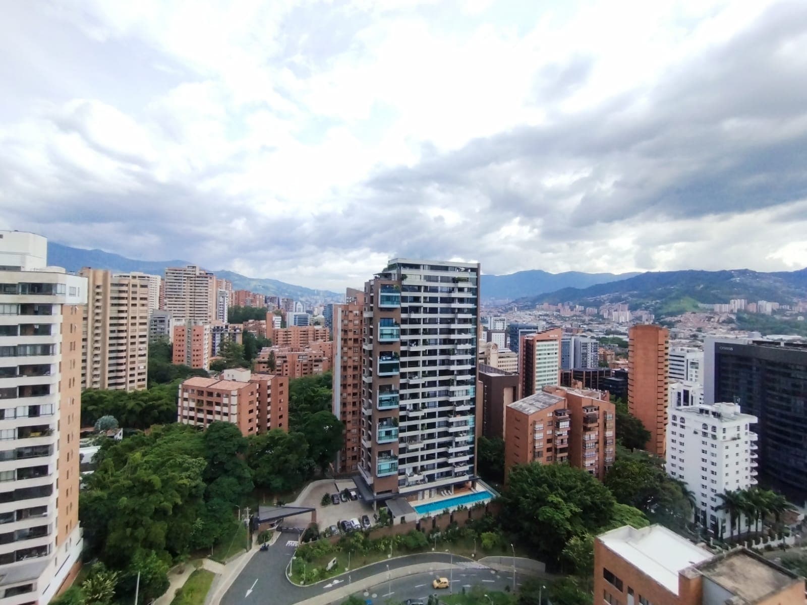 Apartamento en arriendo en Loma De Los Parra, El Poblado, Medellín — foto 1 de 20