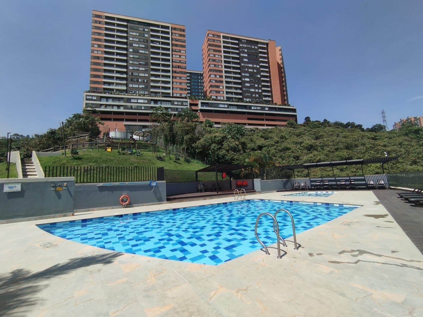 Apartamento en arriendo en El Trianón, Envigado — foto 1 de 20