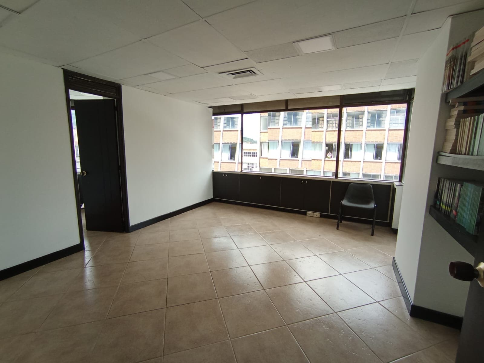 Oficina en arriendo en La Candelaria, Centro, Medellín — foto 1 de 14