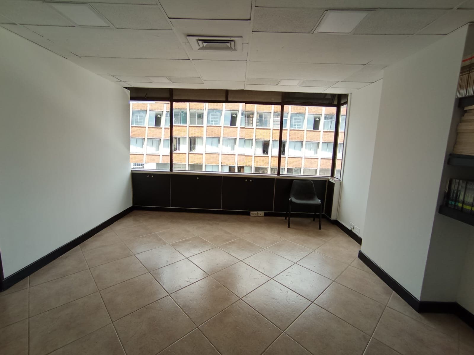 Oficina en arriendo en La Candelaria, Centro, Medellín — foto 2 de 14