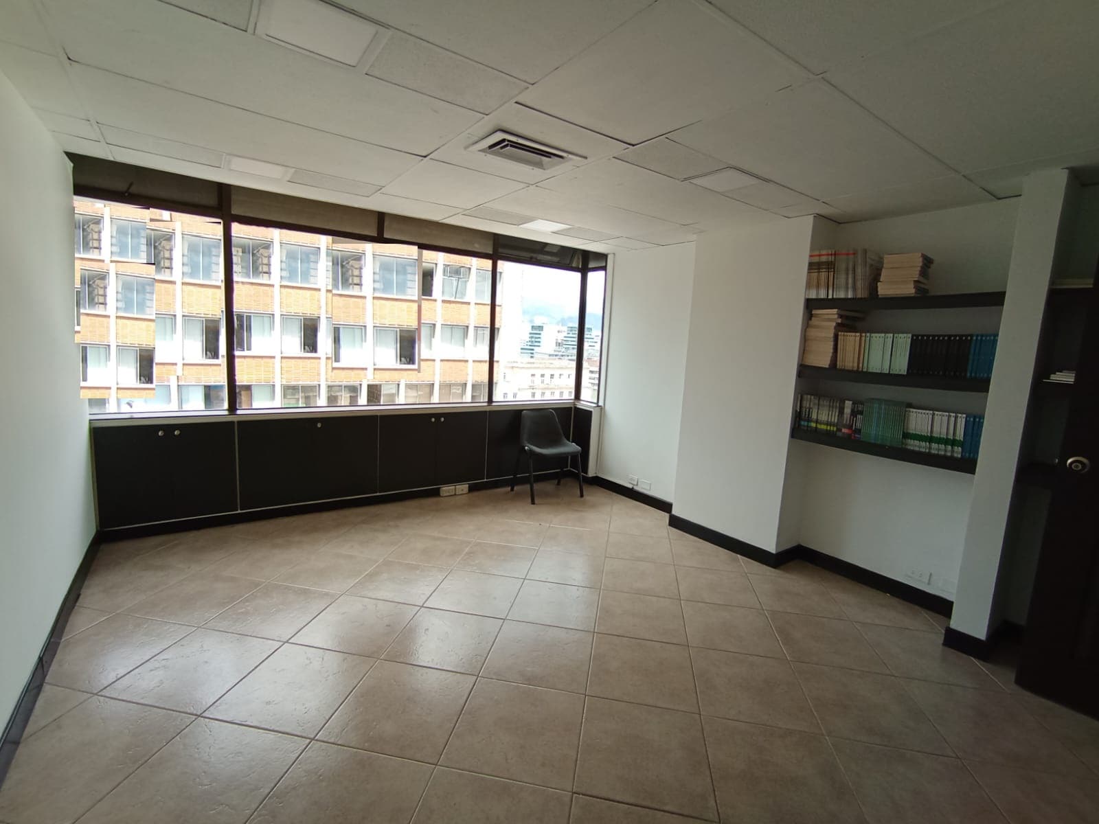 Oficina en arriendo en La Candelaria, Centro, Medellín — foto 3 de 14