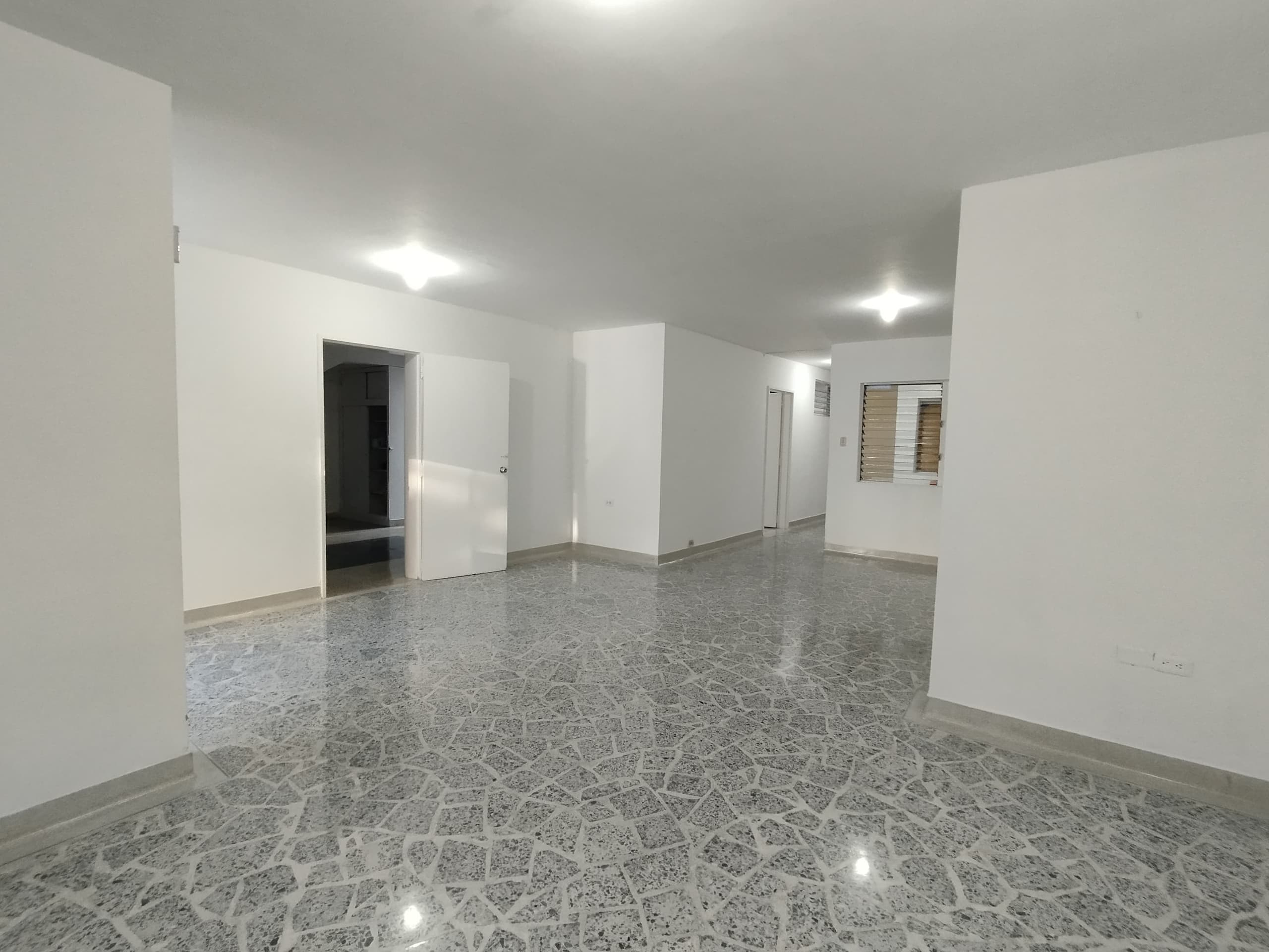 Casa Comercial en arriendo en Lorena, Laureles, Medellín — foto 3 de 20