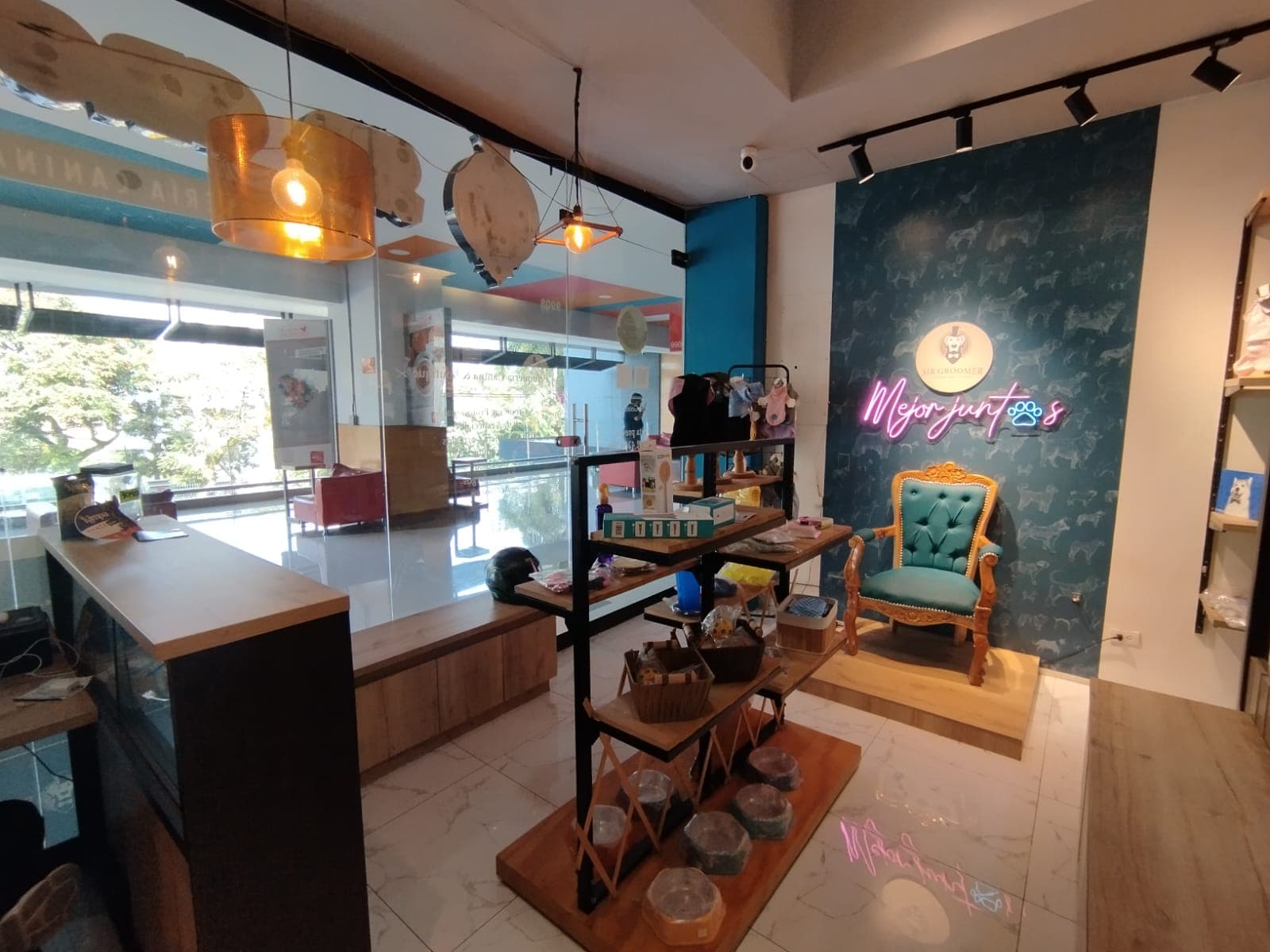 Local en arriendo en El Tesoro, El Poblado, Medellín — foto 1 de 14