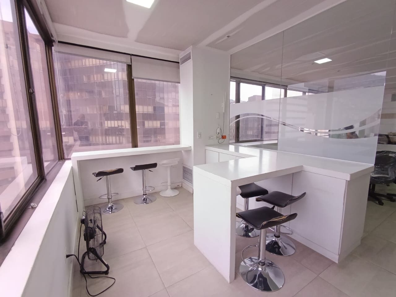 Oficina en arriendo en La Candelaria, Centro, Medellín — foto 2 de 20