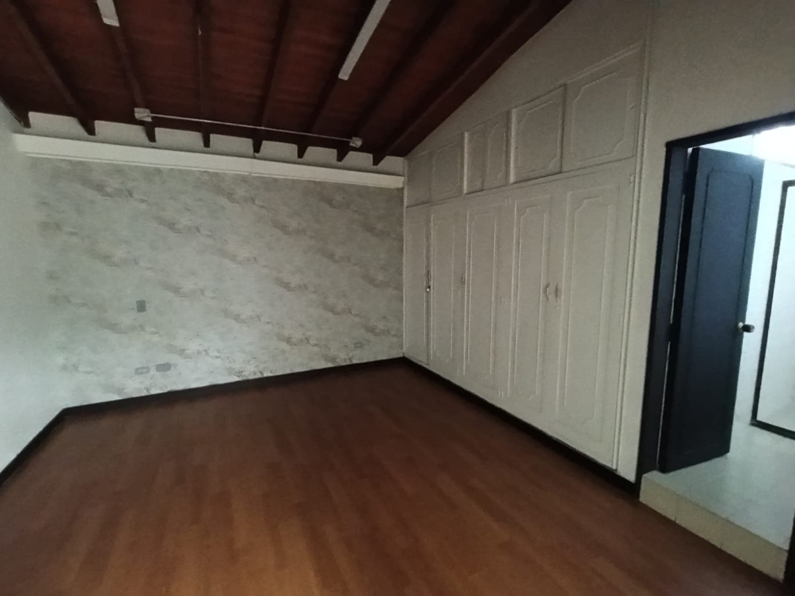 Casa Comercial en arriendo en Laureles Medellín — foto 1 de 20