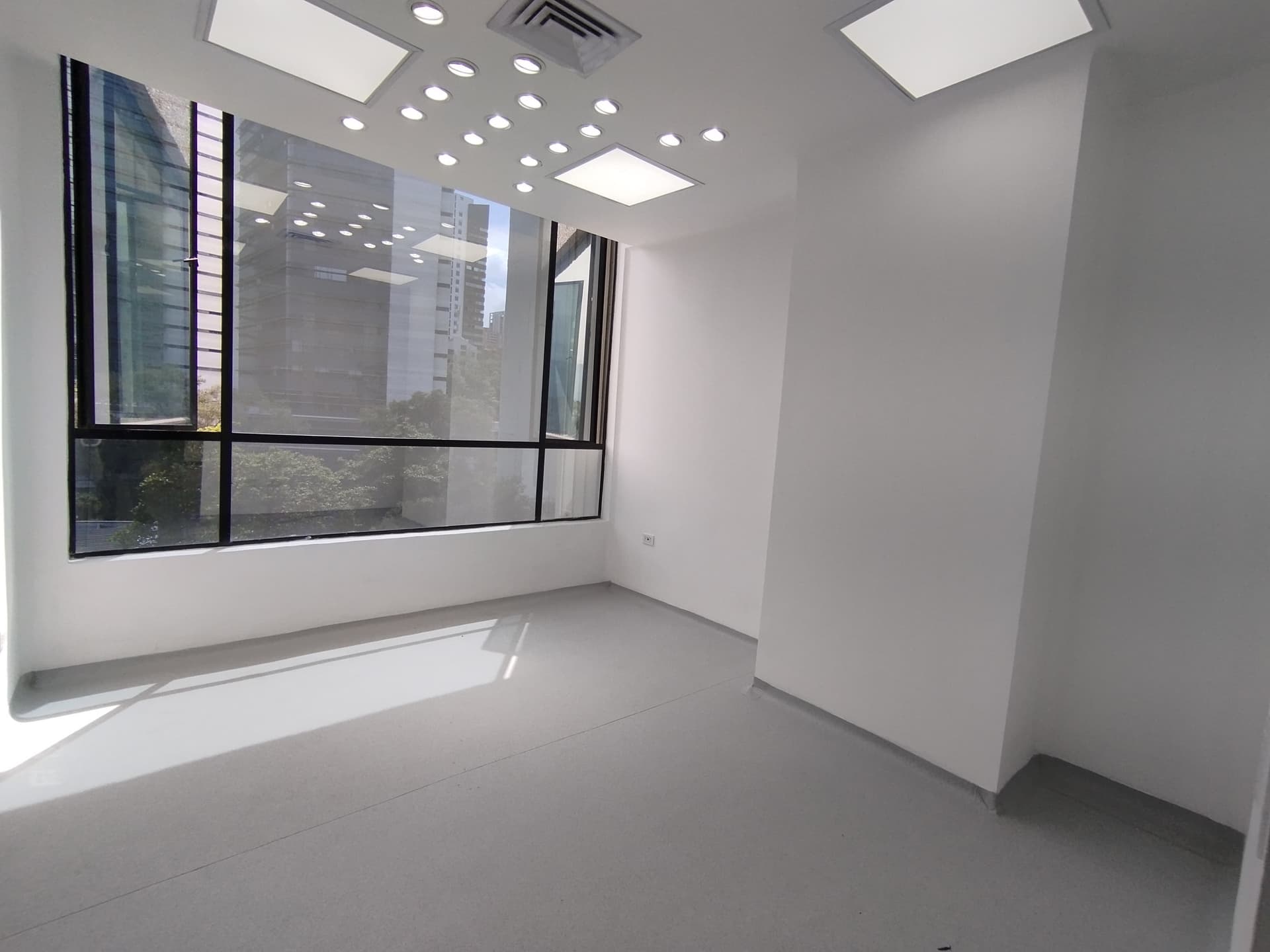 Local en arriendo en Milla De Oro, El Poblado, Medellín — foto 1 de 9