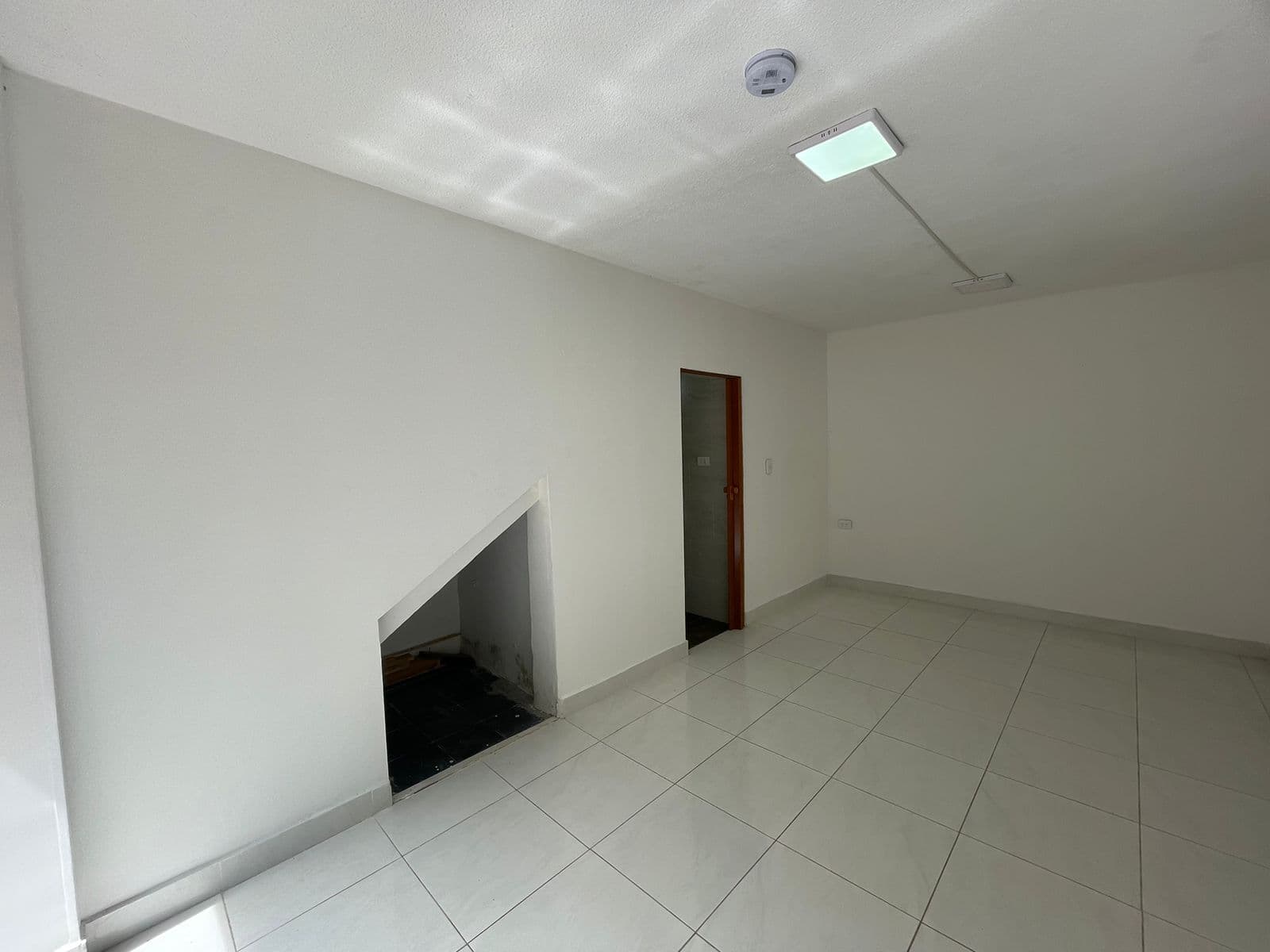 Local en arriendo en Suramericana, Laureles, Medellín — foto 1 de 9