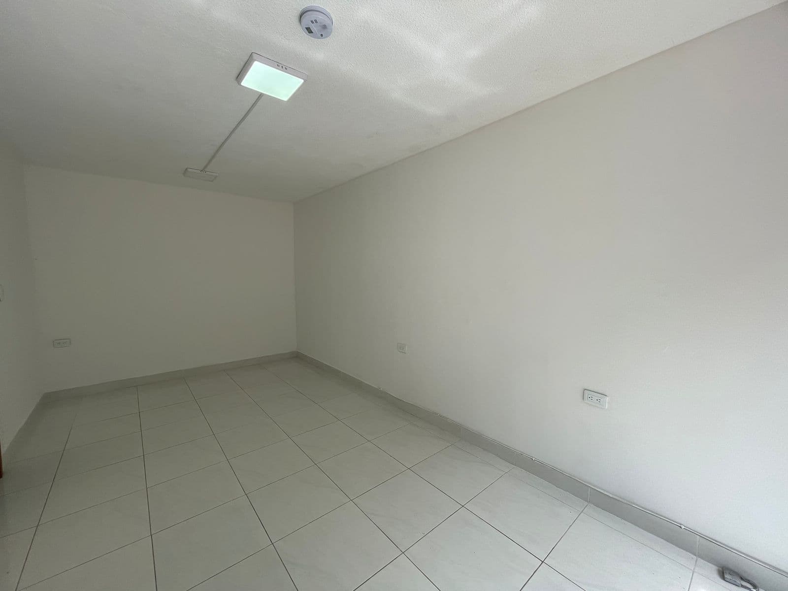Local en arriendo en Suramericana, Laureles, Medellín — foto 2 de 9