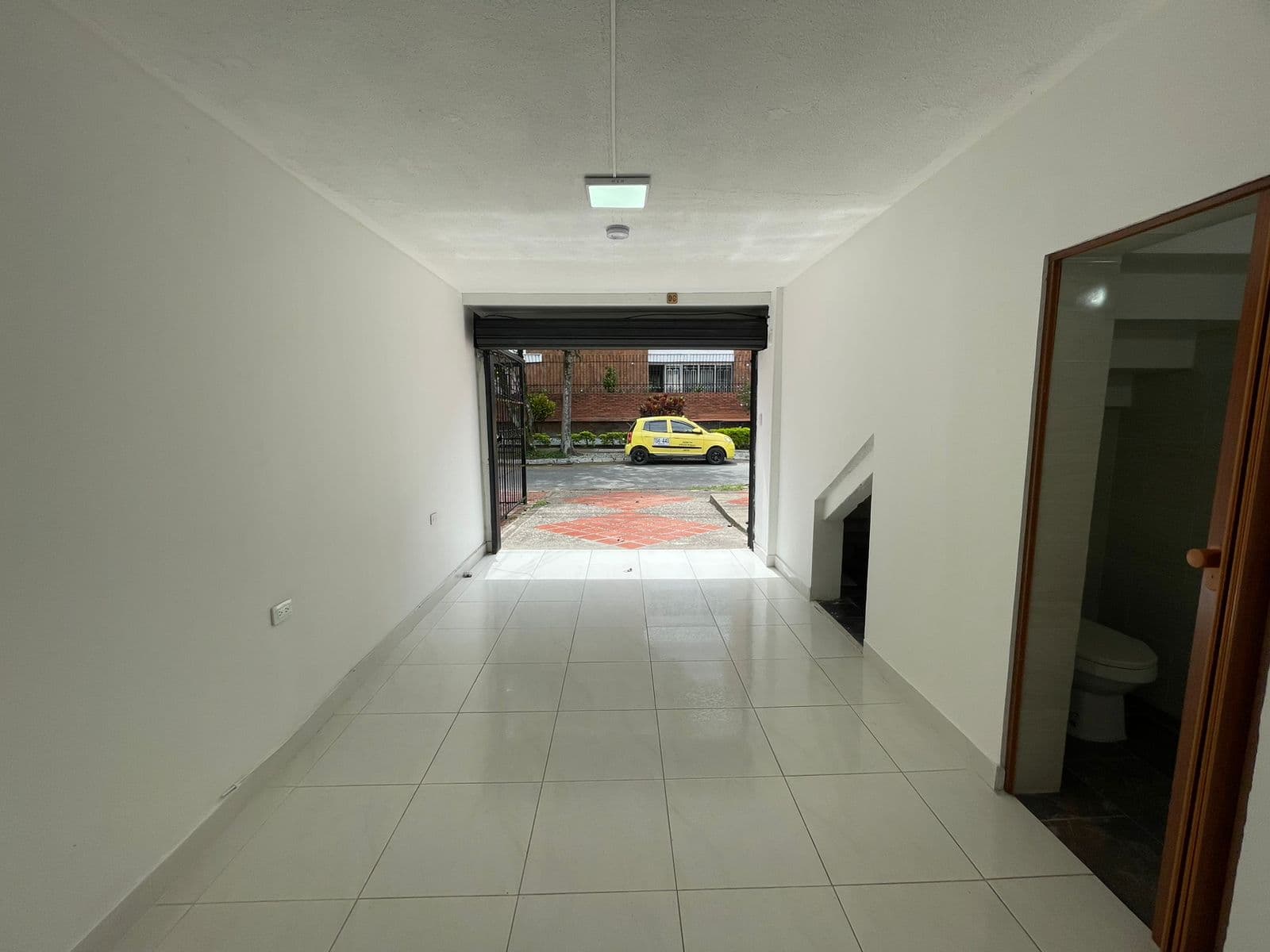 Local en arriendo en Suramericana, Laureles, Medellín — foto 5 de 9