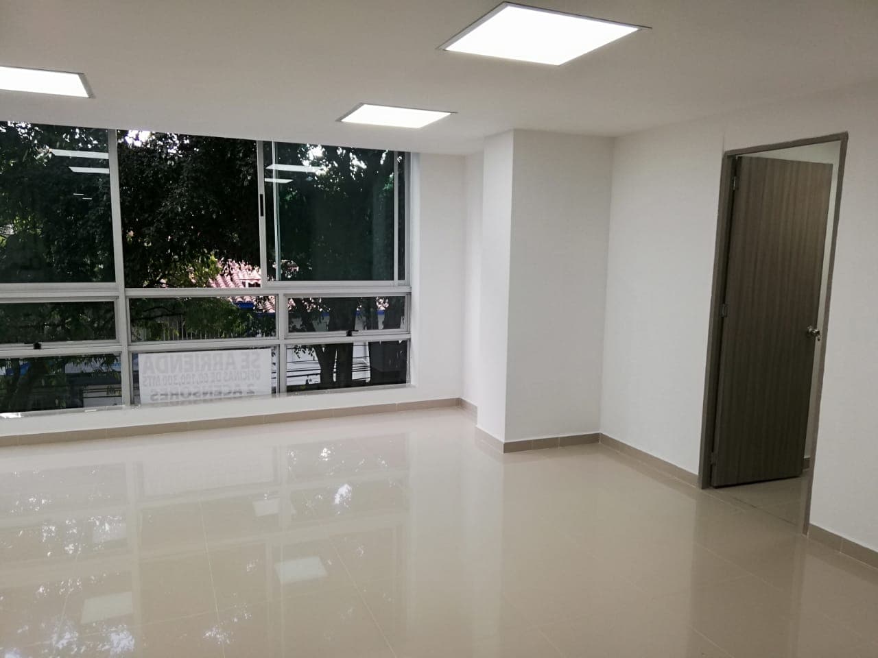 Oficina en arriendo en Suramericana, Laureles, Medellín — foto 1 de 12