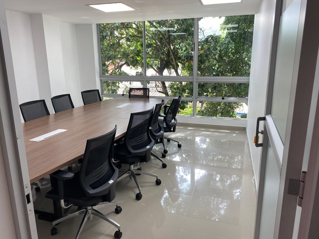 Oficina en arriendo en Suramericana, Laureles, Medellín — foto 1 de 8