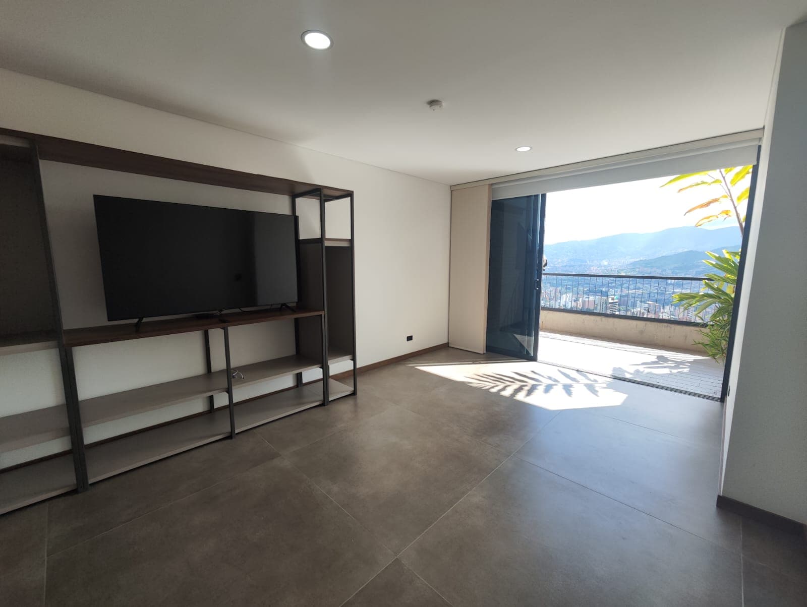 Apartaestudio en arriendo en Las Palmas, Centro, Medellín — foto 1 de 16