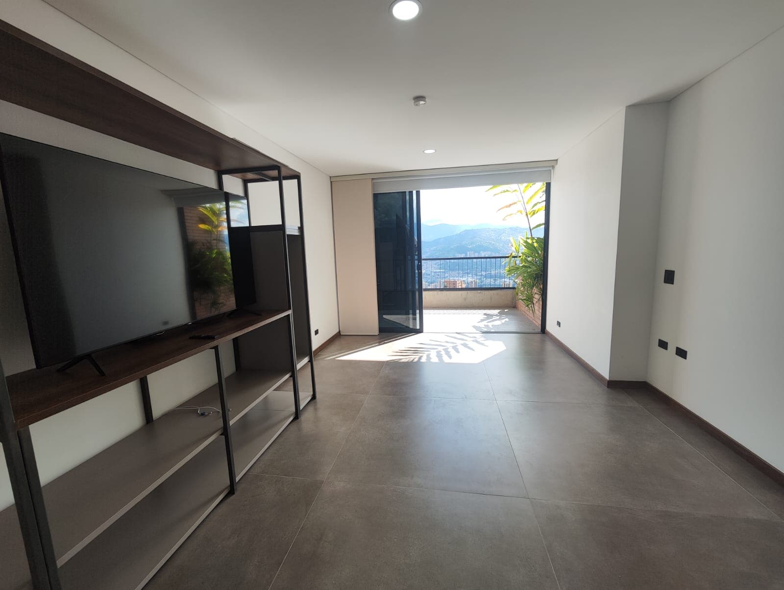 Apartaestudio en arriendo en Las Palmas, Centro, Medellín — foto 2 de 16