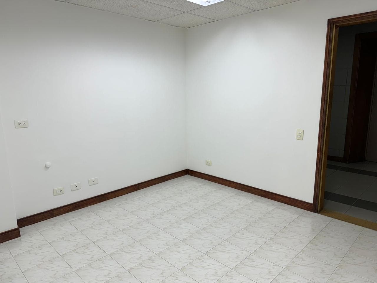 Oficina en arriendo en El Poblado, Medellín — foto 1 de 7