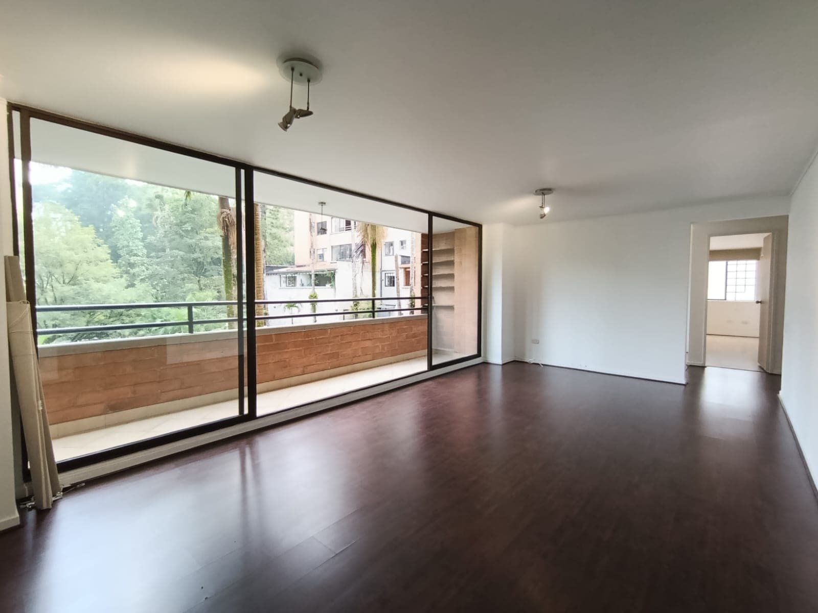 Apartamento en arriendo en Los Balsos, El Poblado, Medellín — foto 1 de 20