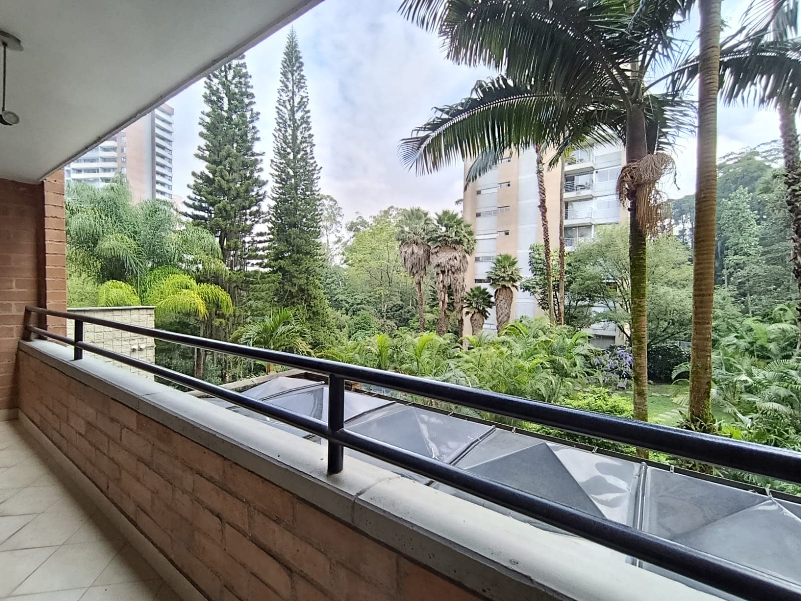 Apartamento en arriendo en Los Balsos, El Poblado, Medellín — foto 3 de 20