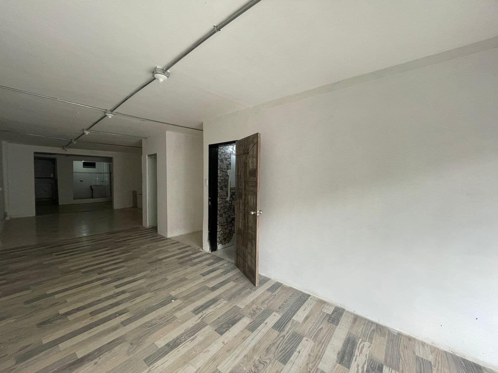 Local en arriendo en El Velódromo, Laureles, Medellín — foto 1 de 12