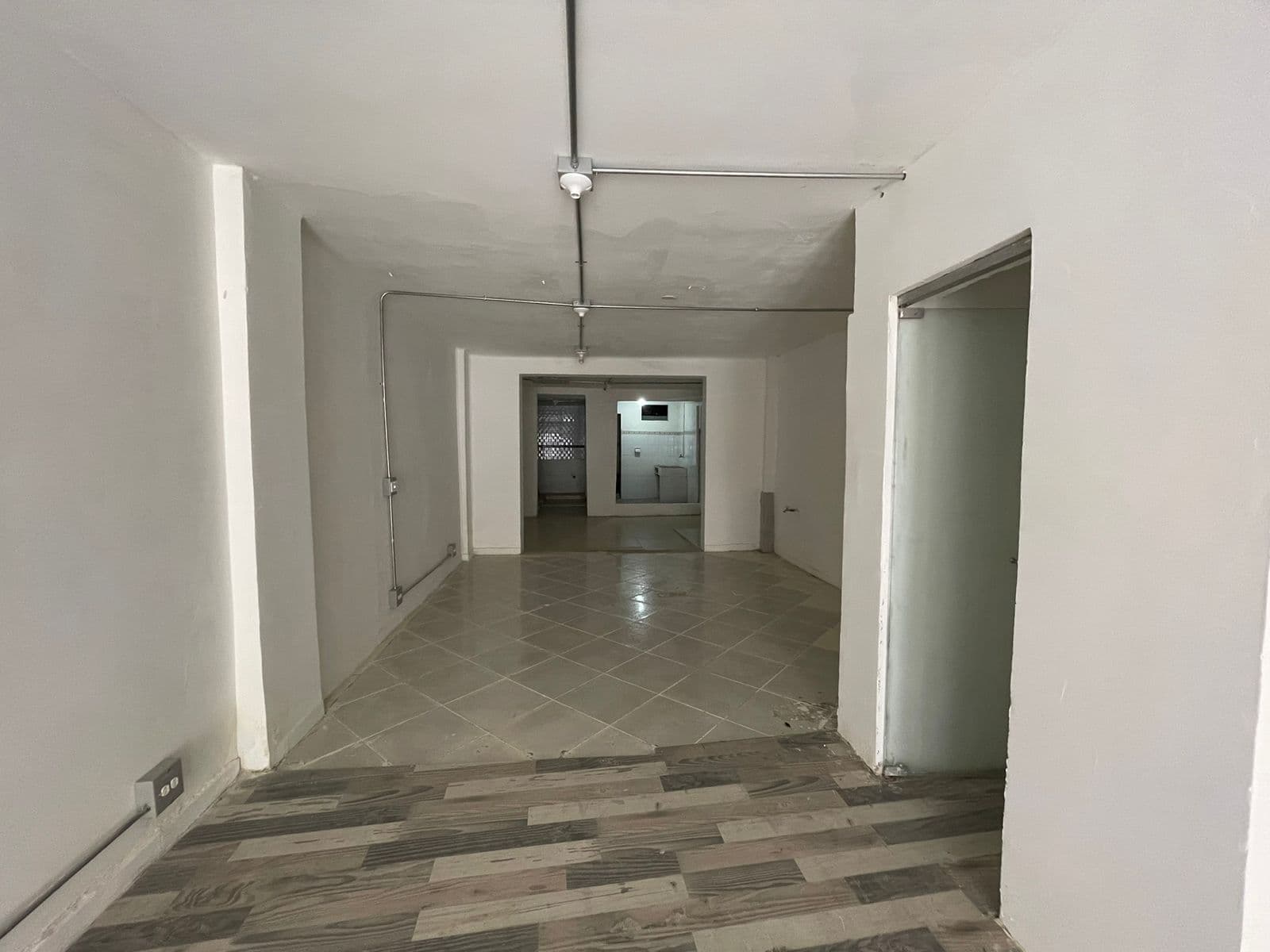 Local en arriendo en El Velódromo, Laureles, Medellín — foto 4 de 12