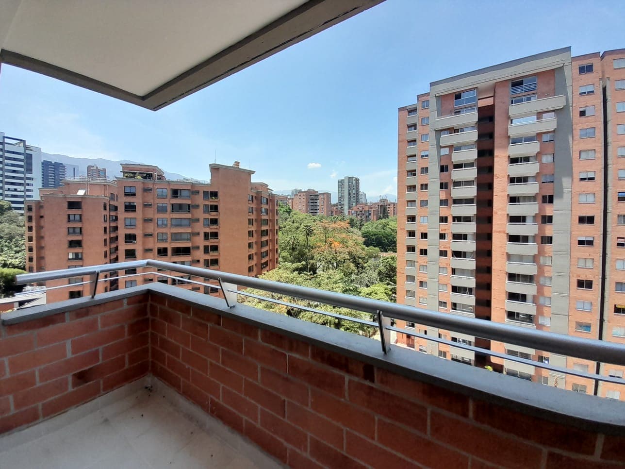 Apartamento en arriendo en Patio Bonito, El Poblado, Medellín — foto 1 de 20