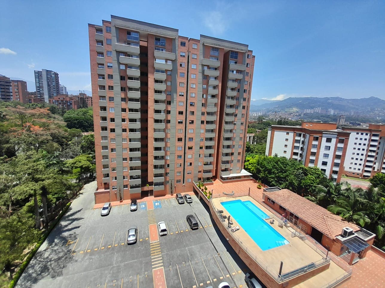 Apartamento en arriendo en Patio Bonito, El Poblado, Medellín — foto 2 de 20
